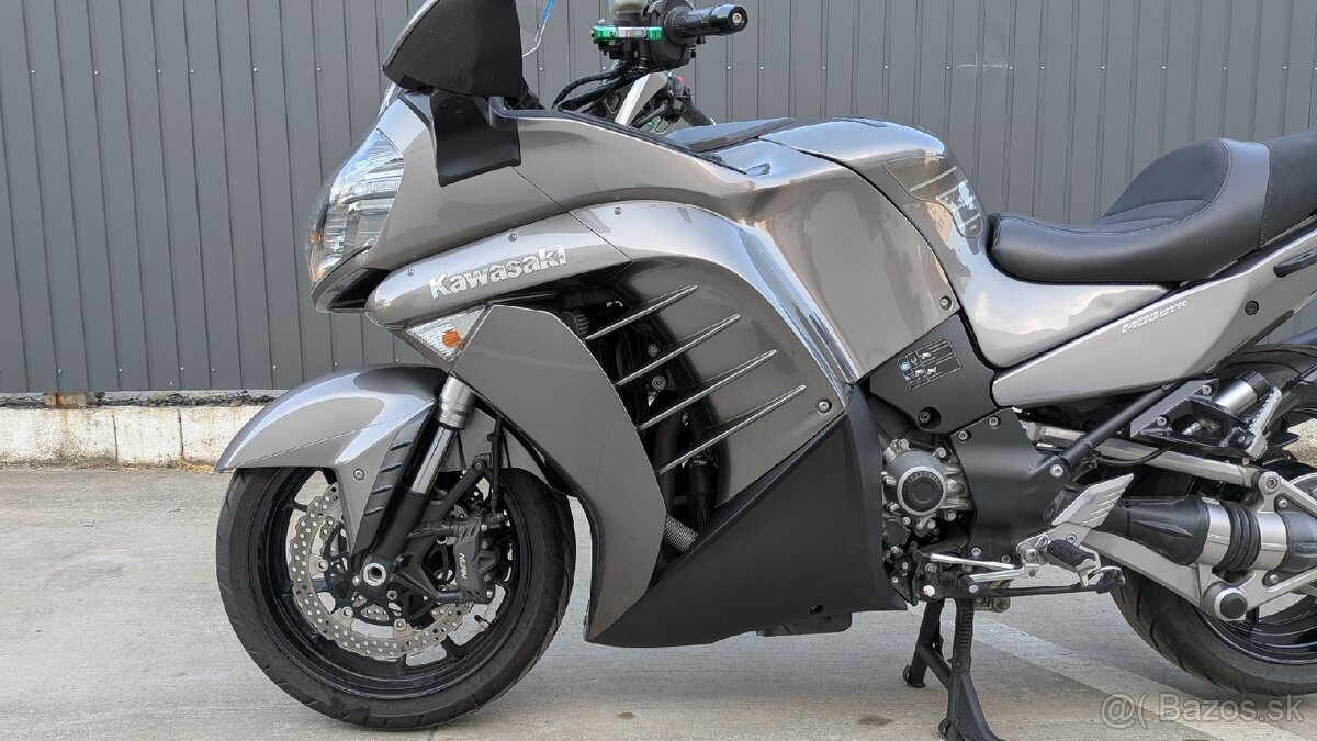 Kawasaki GTR 1400 - 8