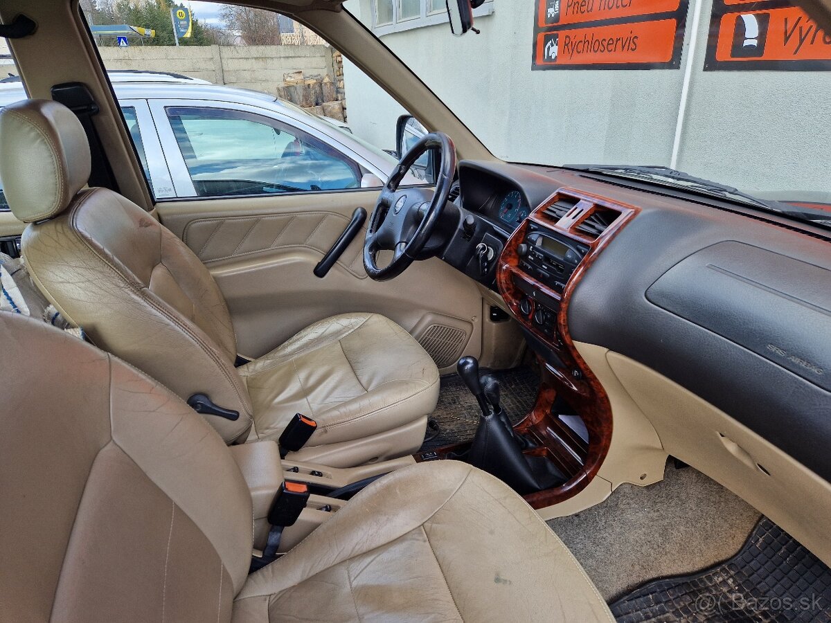 Nissan Terrano II - 8