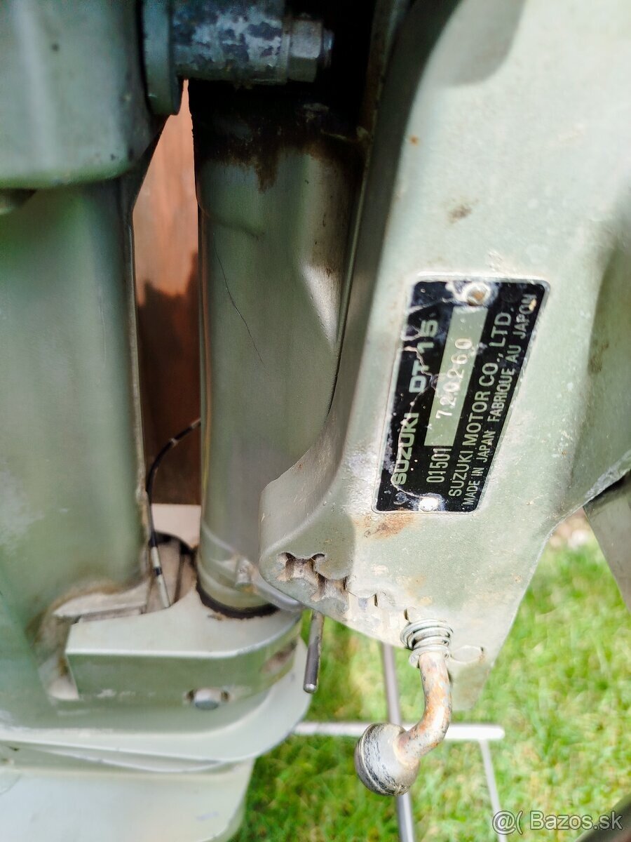 ZÁVESNÝ LODNÝ MOTOR SUZUKI DT 15 - 8