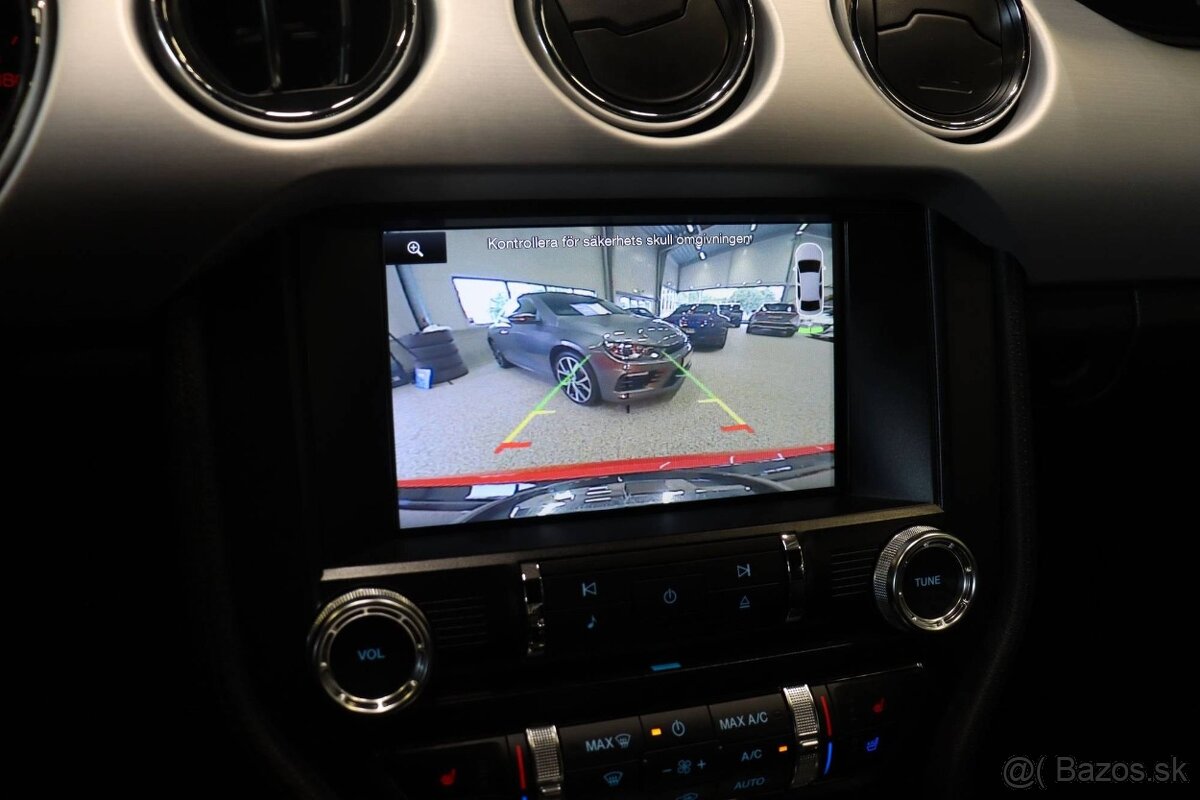 Sportovní kupé Ford Mustang GT - 8