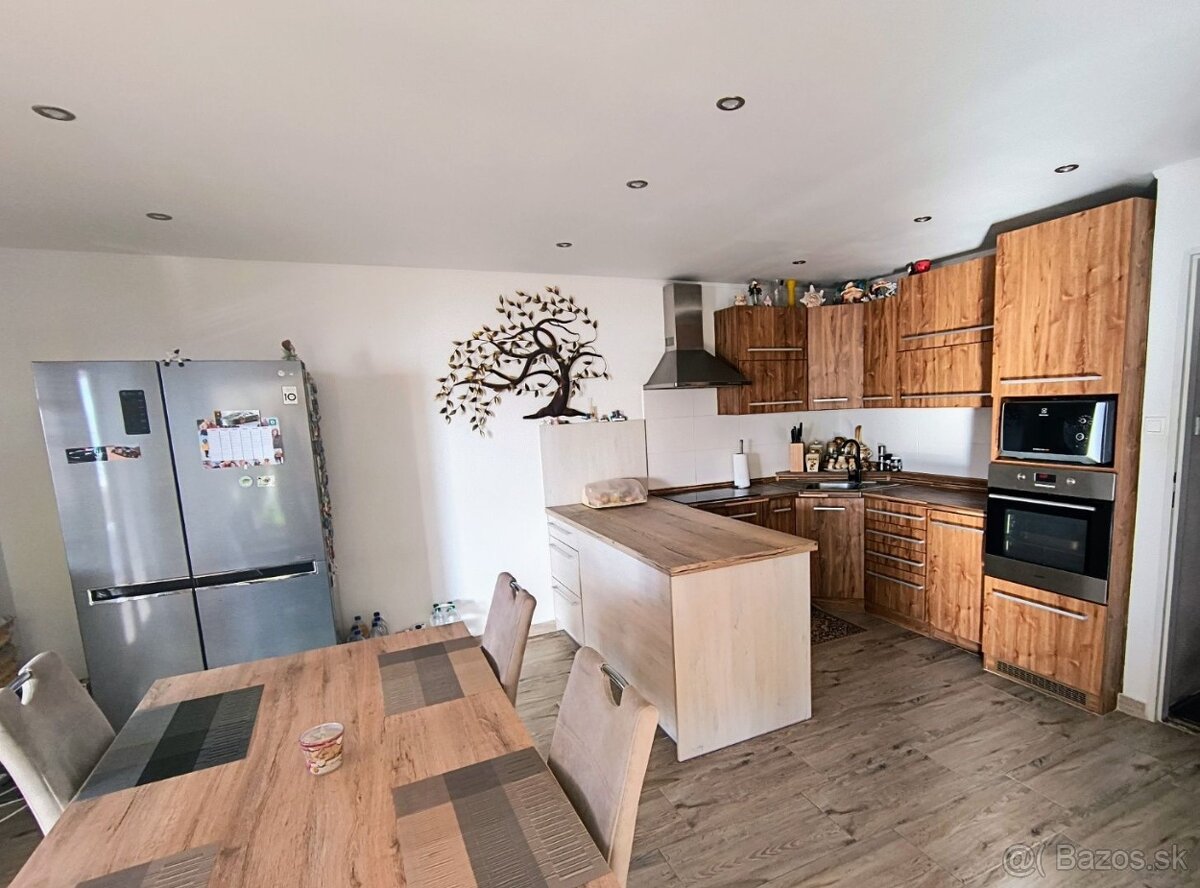 Dom s bazénom v centre - 8