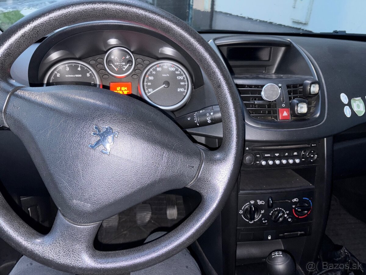 Peugeot 207 - 8
