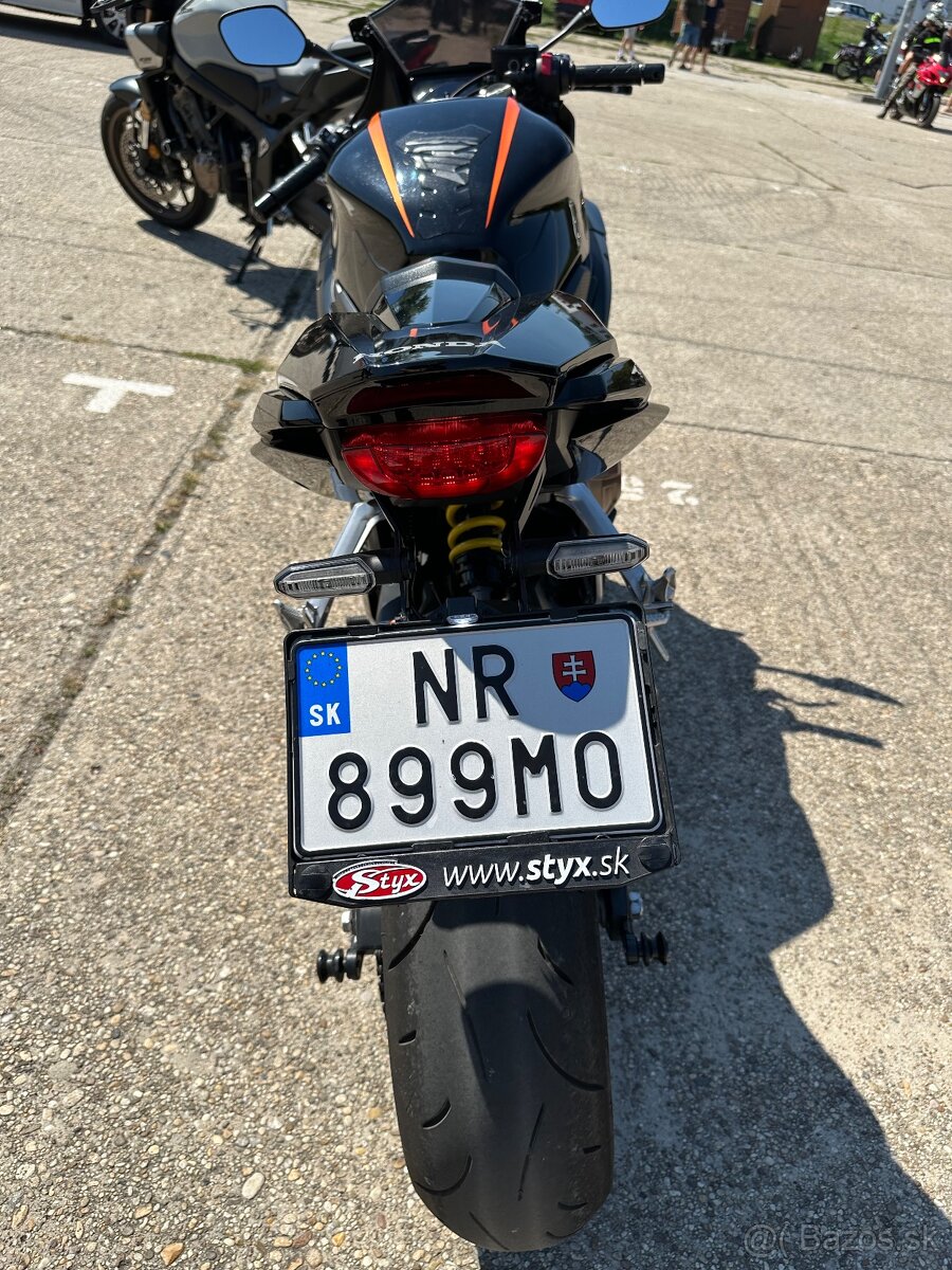 Honda cbr650r - 8