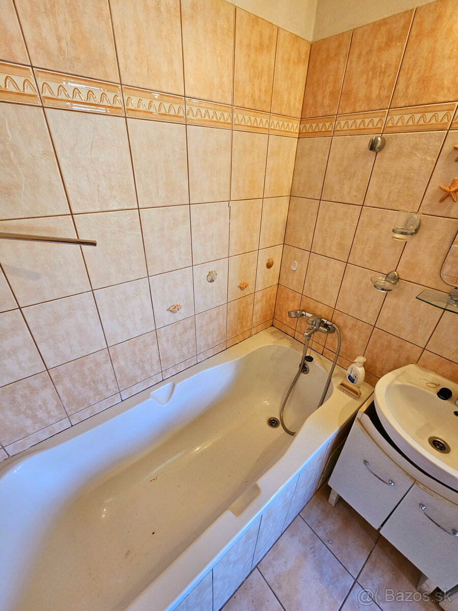 PREDAJ: slnečný 3i byt 84m2 v centre Brezna - 8