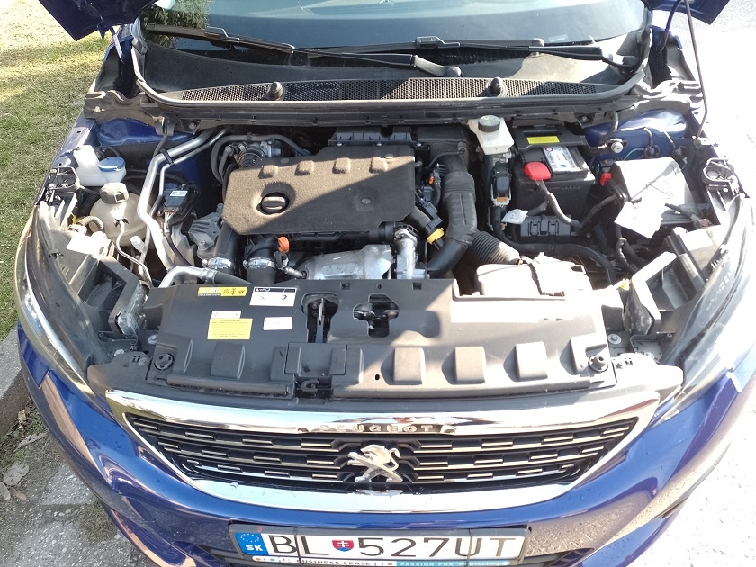 Peugeot 308 Blue 1.5 96 kW - 8