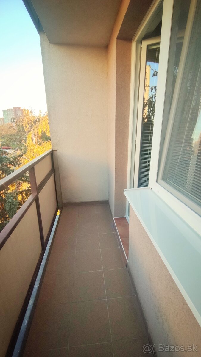 Garsónka s balkónom, Nové Zámky - 8