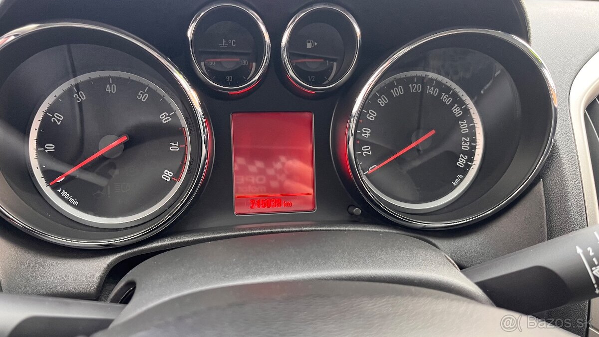 Opel Astra J 1.4turbo - 8