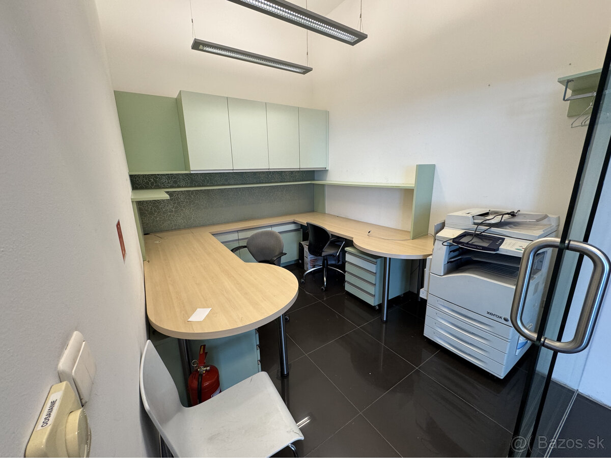 Prenájom prízemného obchodného priestoru 99 m² vo frekventov - 8