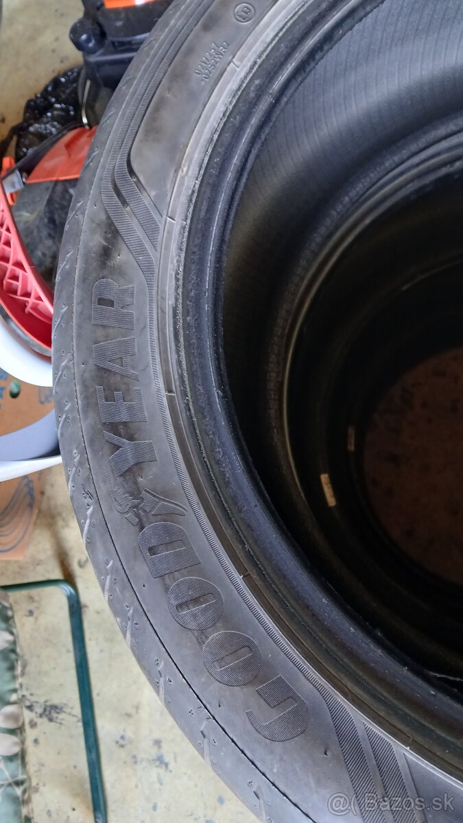 Goodyear 245/45 R18 - 8