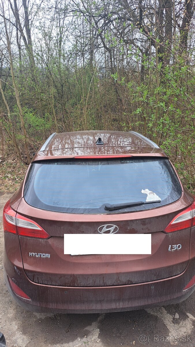 Hyundai i30 - havarované - 8