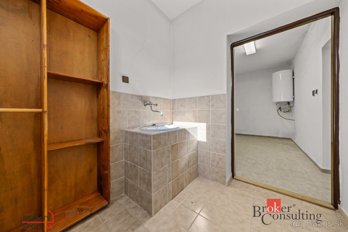 Na predaj priestranný bezbariérový rodinný dom v Budmericiac - 8