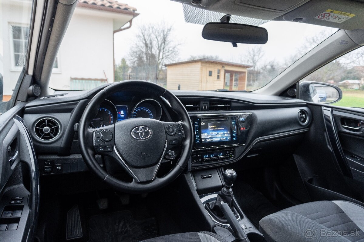 Toyota Auris Touring Sports 1.6 benzín - 8