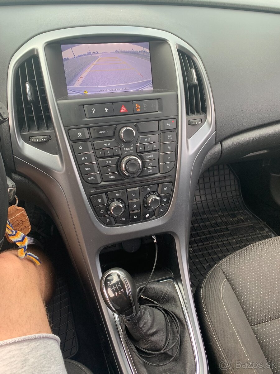 Predám Opel Astra Tourer Combi 1.6CDTi - 8