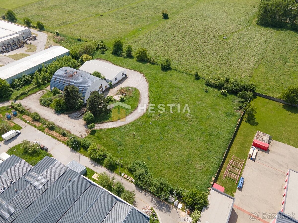 Skladový areál s pozemkom 10 000 m2 v priemyselnej zóne - 8