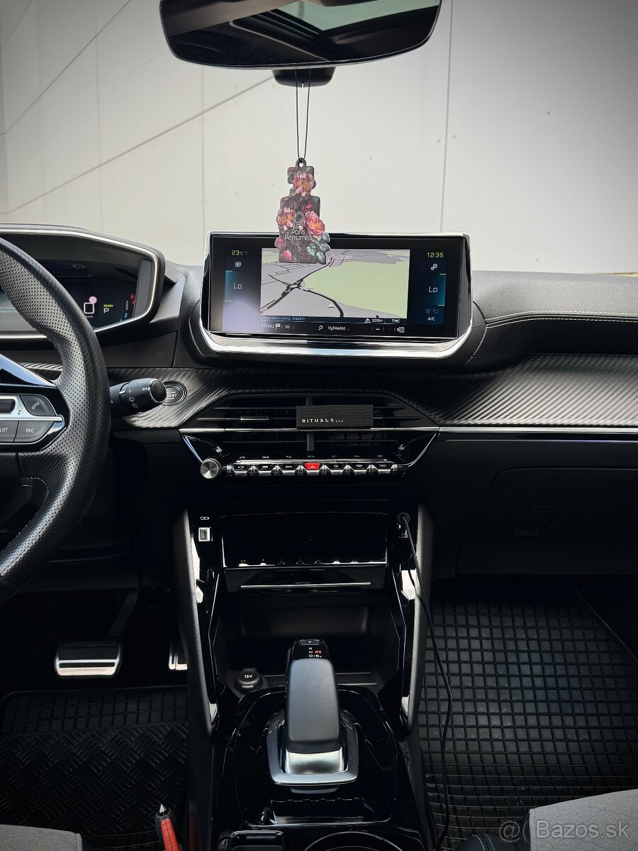 PEUGEOT e208 GT - 8