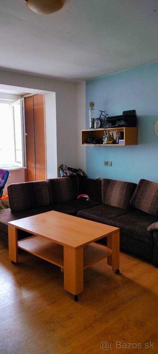 ČERVENÍK Na Predaj 2-podlažný RD s možnosťou autoservisu - 8