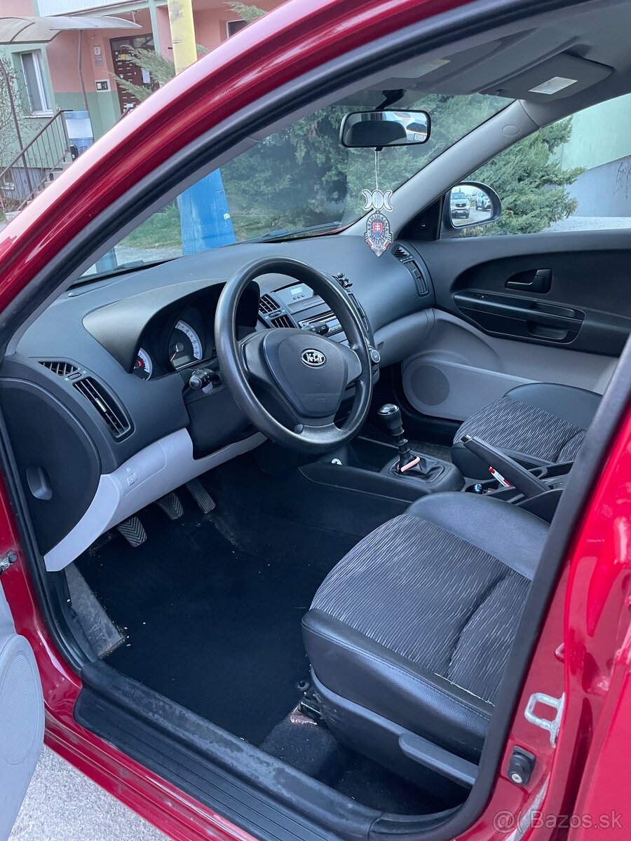 Predám KIA Ceed 1.4 MPI ( 77 kw ), 1. majiteľ - 8