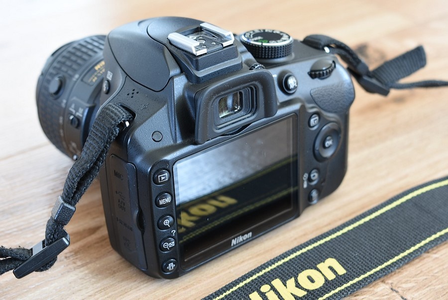 Nikon d3200 s VR AF 18-55 + brasna - nafotene 17 tisic.sn. - 8