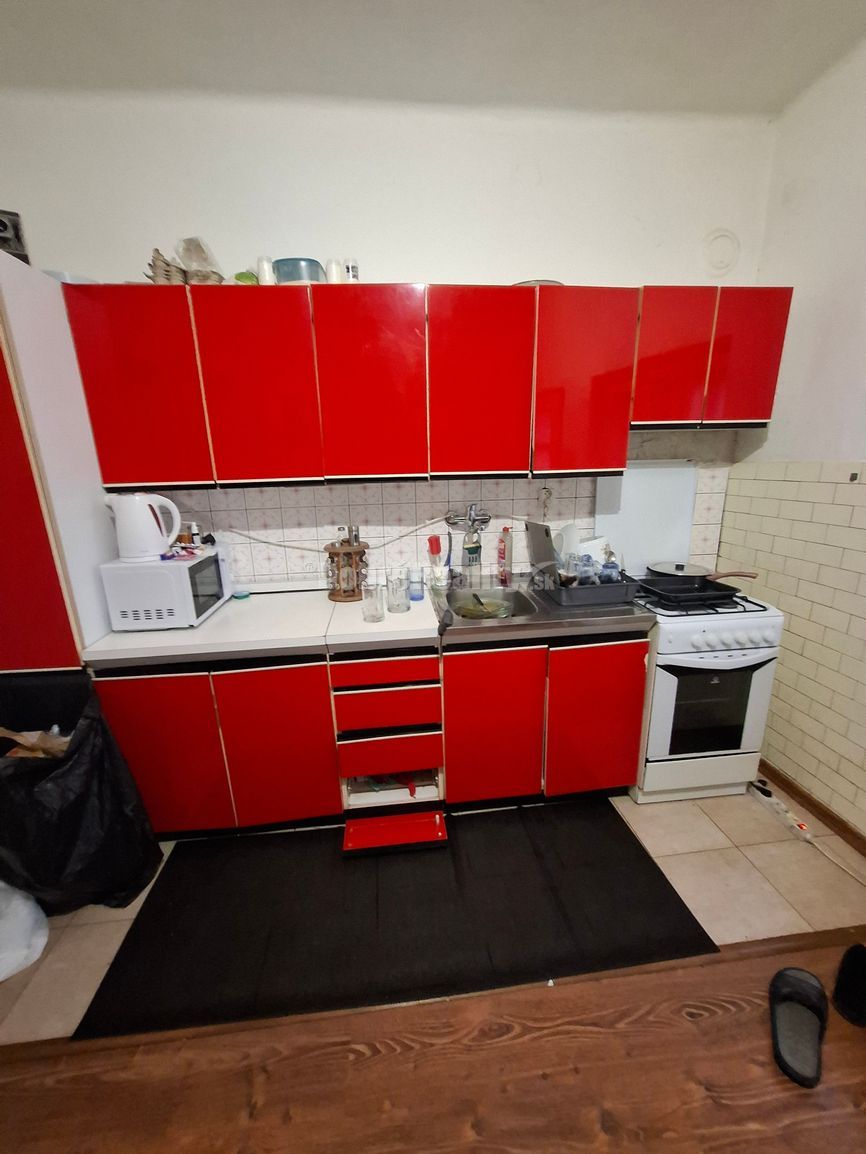 Dobre reality ponúkajú na predaj 4izb RD v Banove - 8