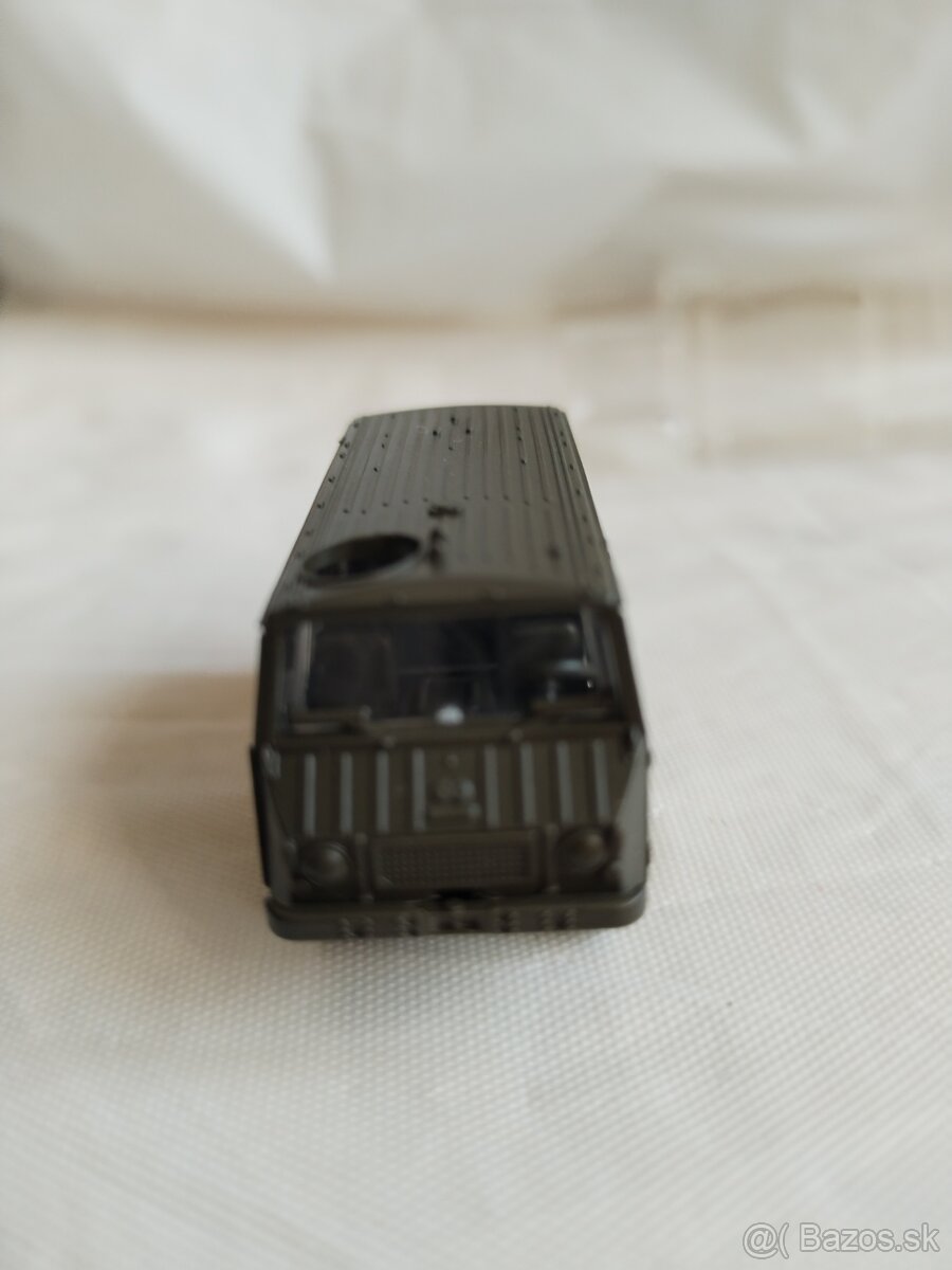 Velitelske auto Pinzgauer 710 K H0 - 8