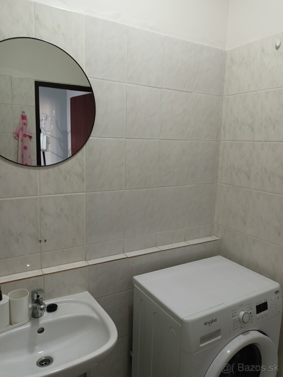 Velky 1i byt 42m2 balkon - 8