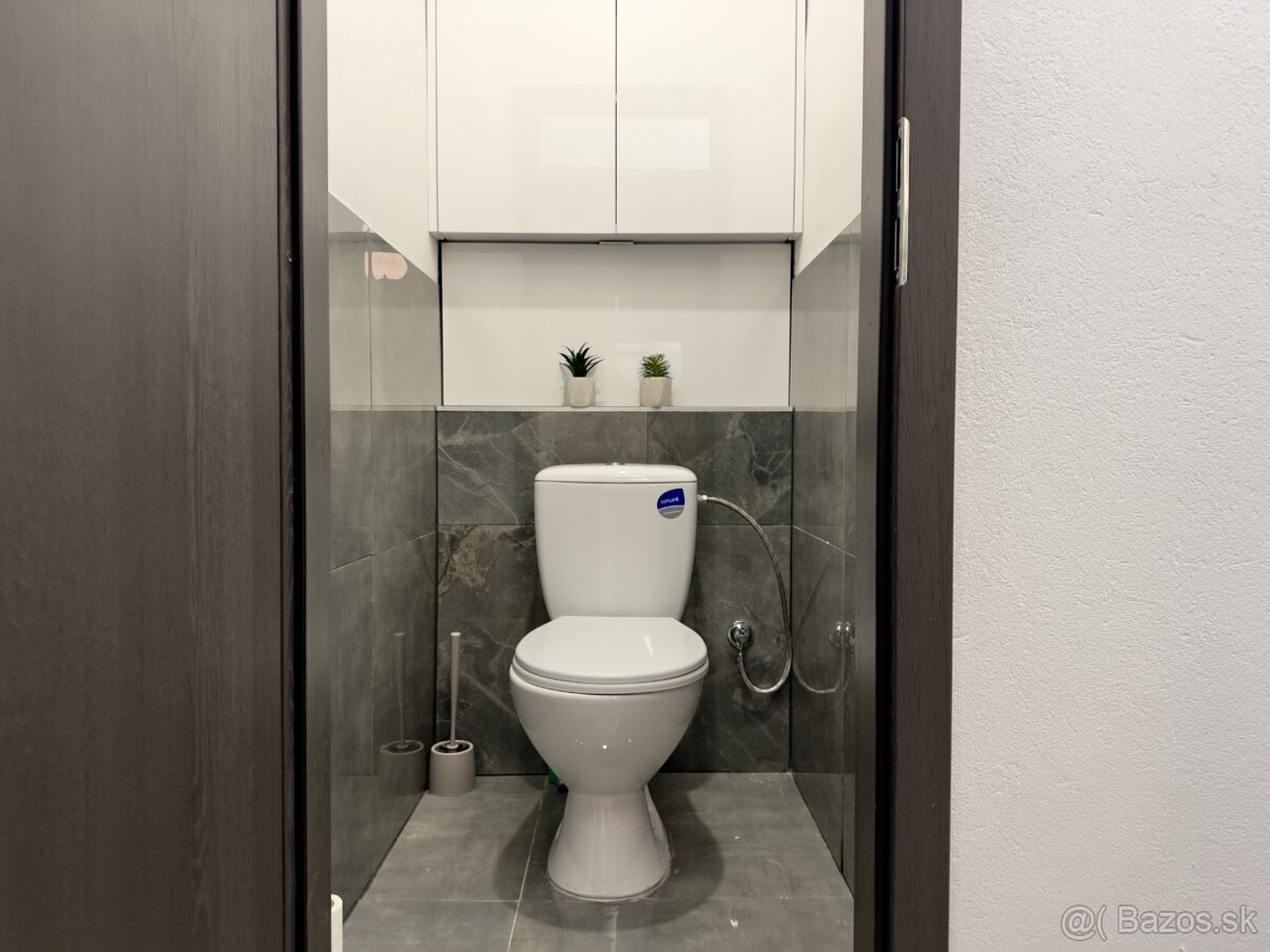 Na prenájom zariadený 3 izbový byt Prievidza, 72 m², Ul. Urb - 8