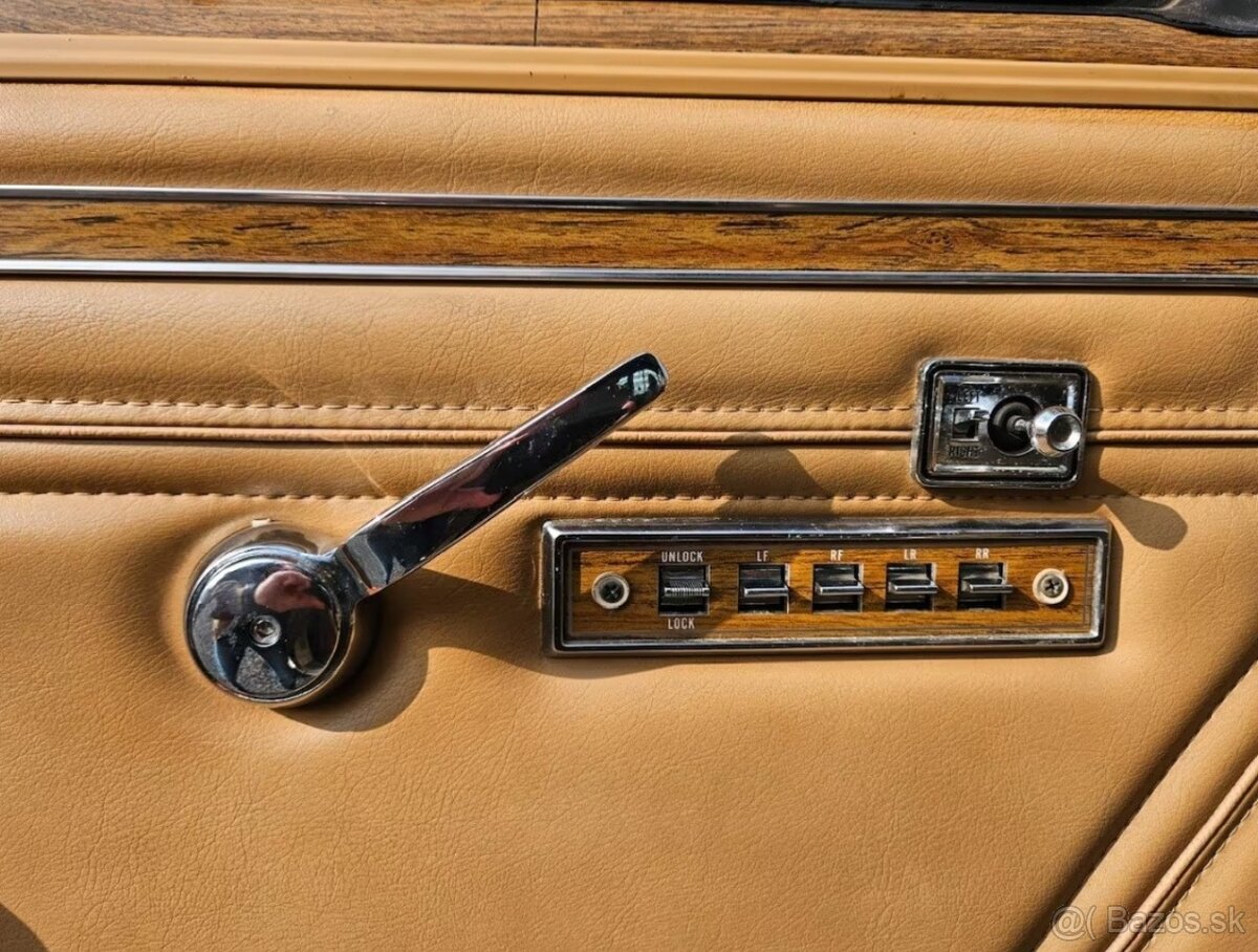 Jeep Wagoneer SJ V8 5.9 - 8