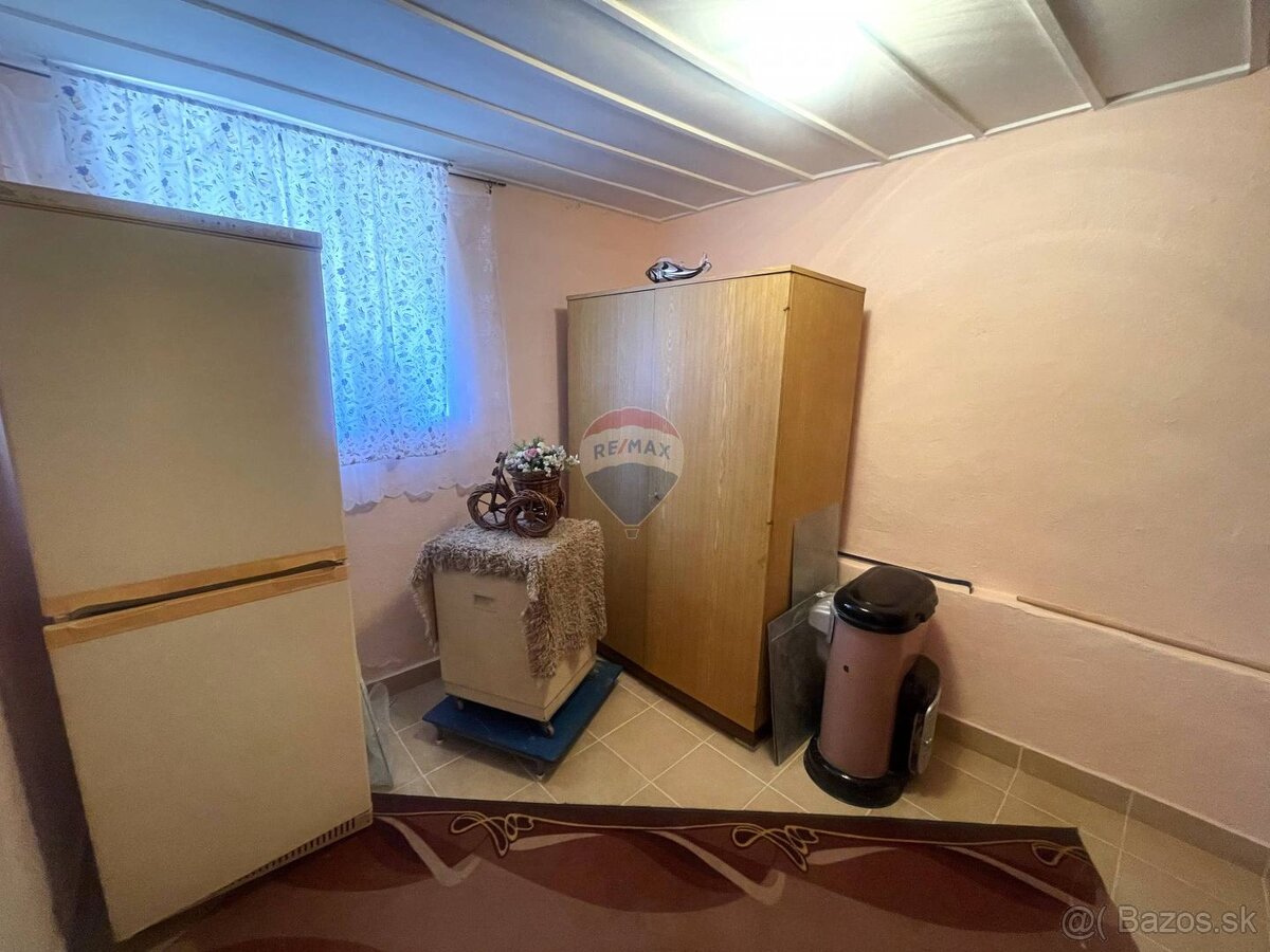 REZERVOVANÉ Starší dom na rekonštrukciu v malebnej obci Puka - 8