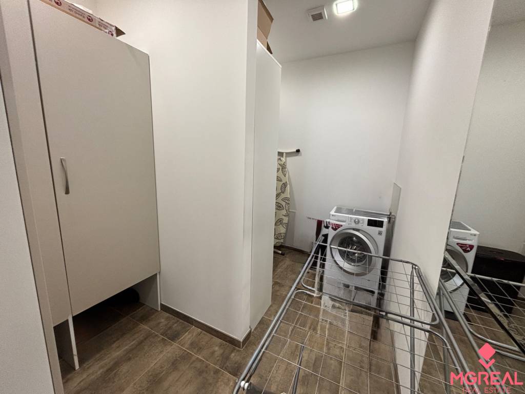 Veľký 96 m2 2 izbový byt s garážovým státím Topoľčany Centr - 8