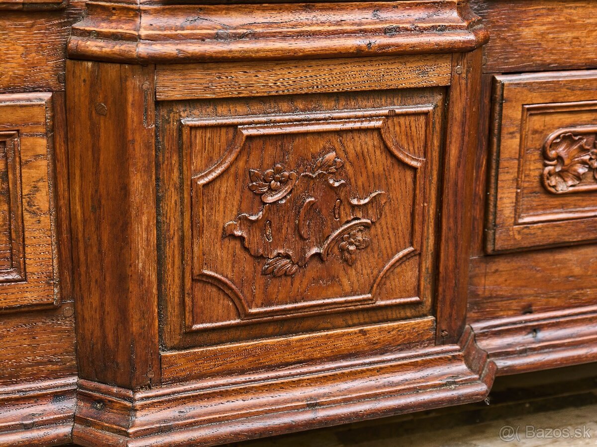 Vyrezávaná lutyšská dubová knižnica z 19. storočia - 8