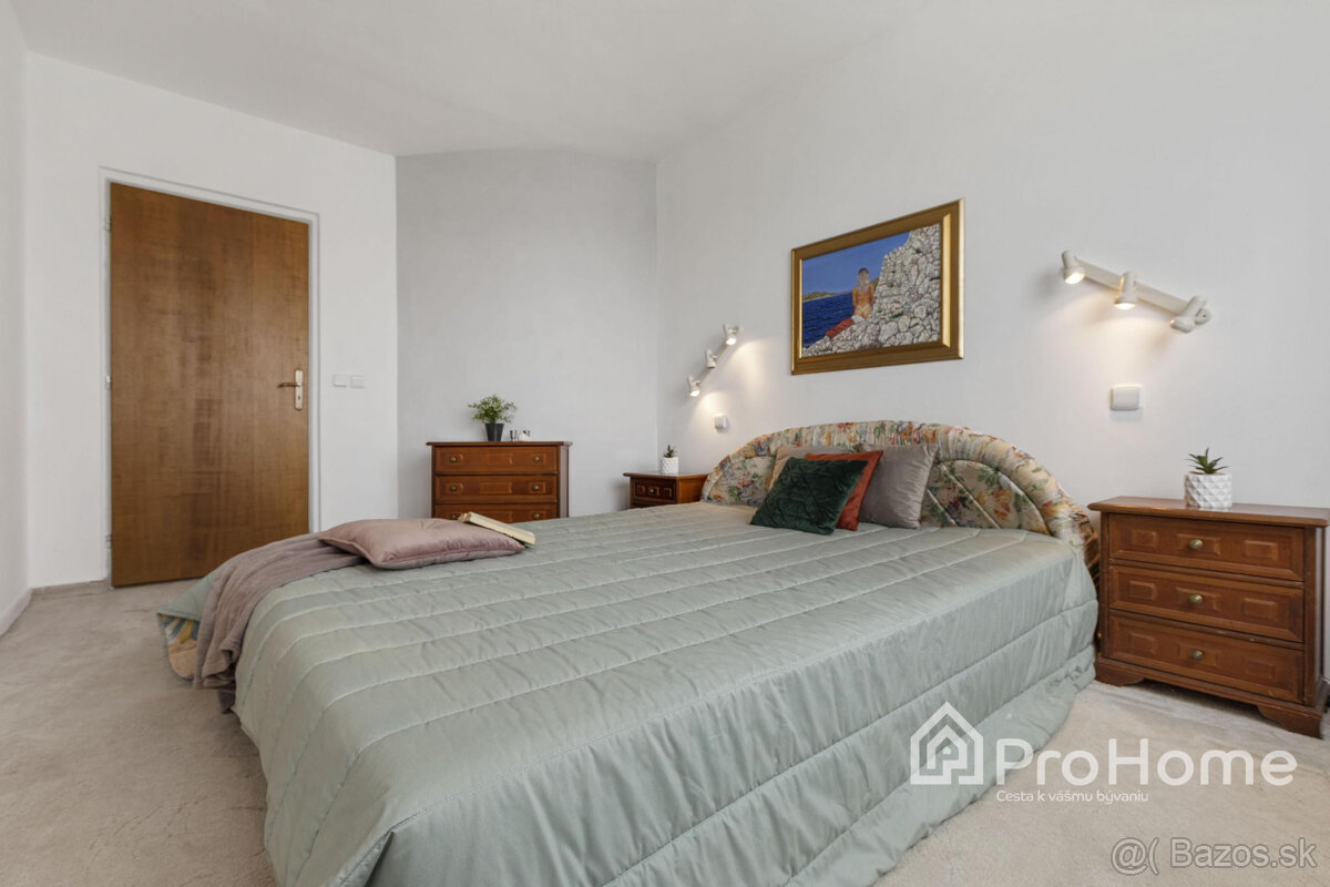 Priestranný a vzdušný rodinný dom vo Veľkej Pake - 8