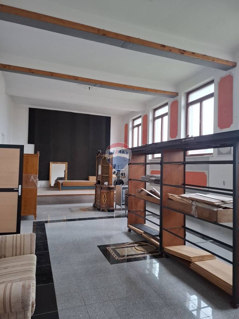 INVESTIČNÁ PRÍLEŽITOSŤ ROKA: Administratívny objekt s neobme - 8