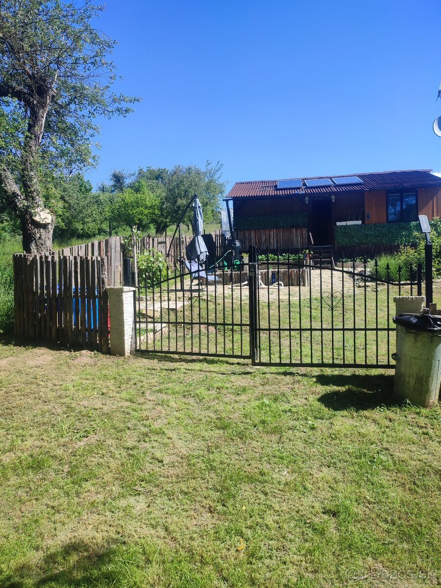 Záhrada s chatou - 8