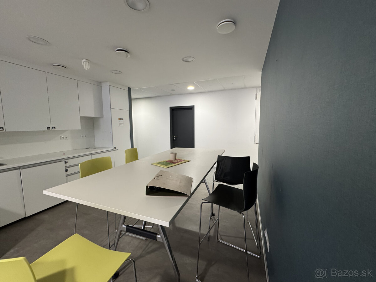 Prenájom samostatného kancelárskeho traktu 620 m² pri nábrež - 8