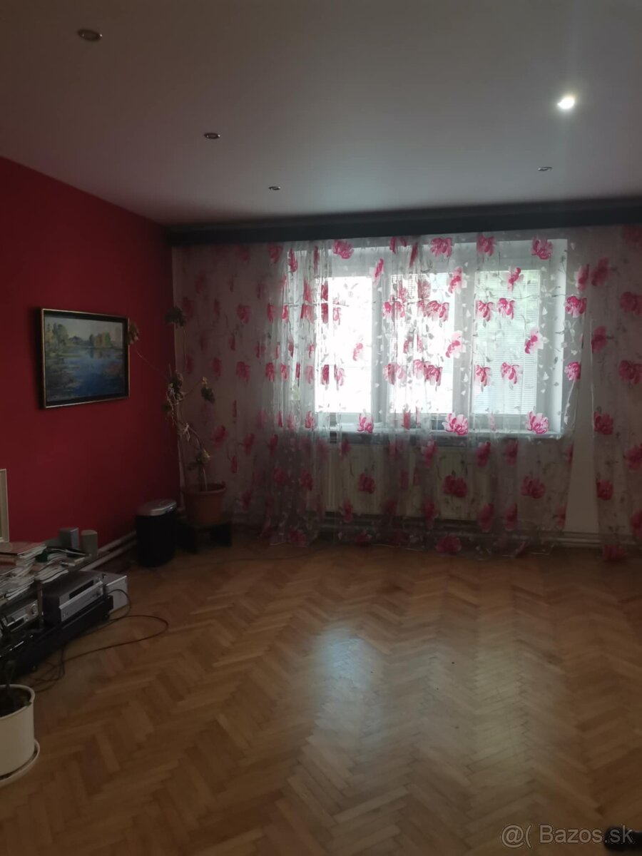 RD v Lučenci na bývanie či podnikanie - 8