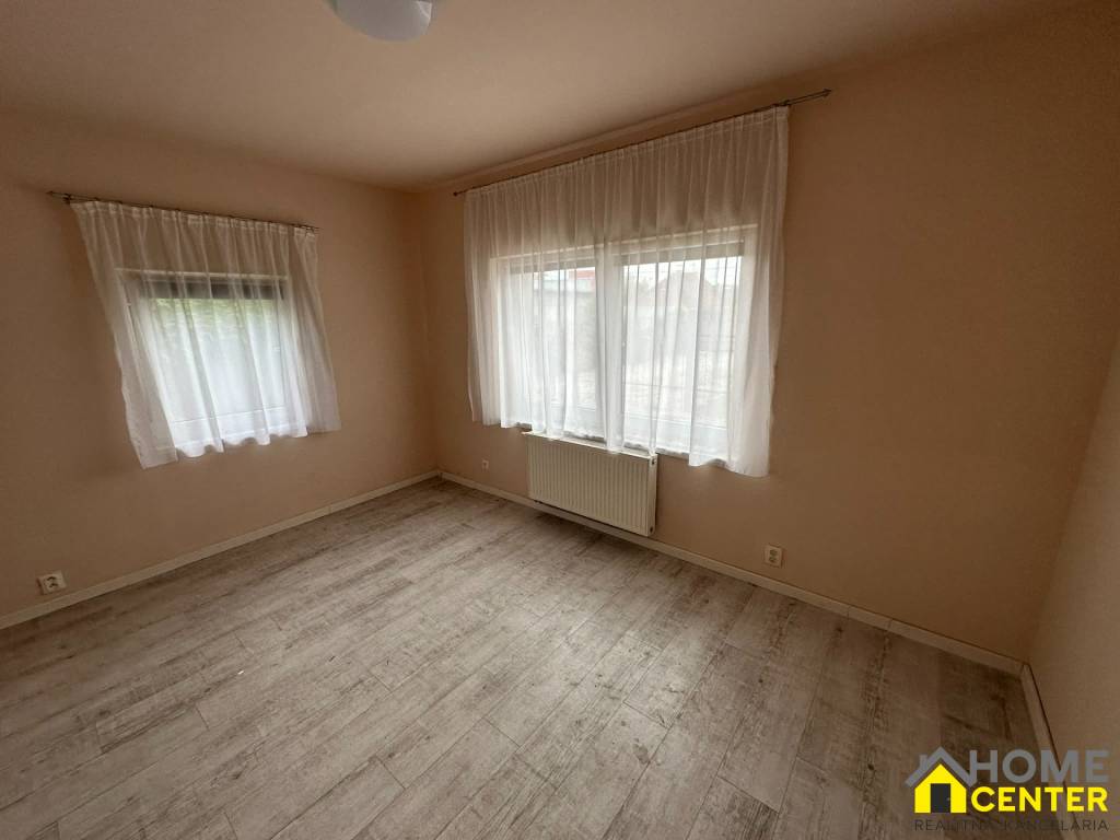 PREDAJ : rodinný dom na bývanie a aj podnikanie, Komárno - 8