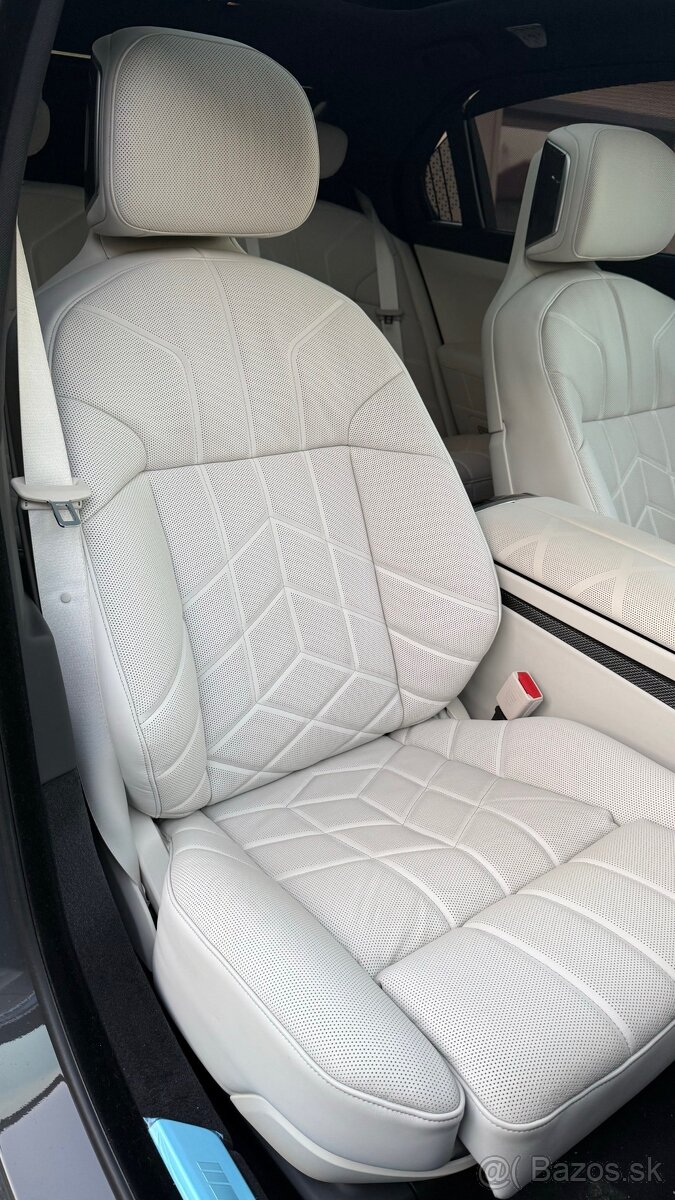 BMW i7 M70 xDrive - 8