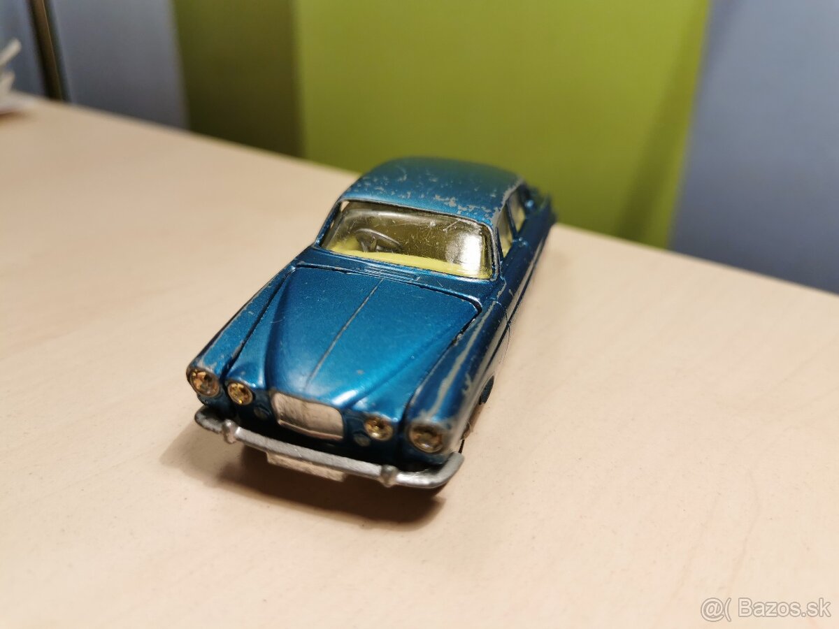 Corgi toys Jaguar Mark X - 8