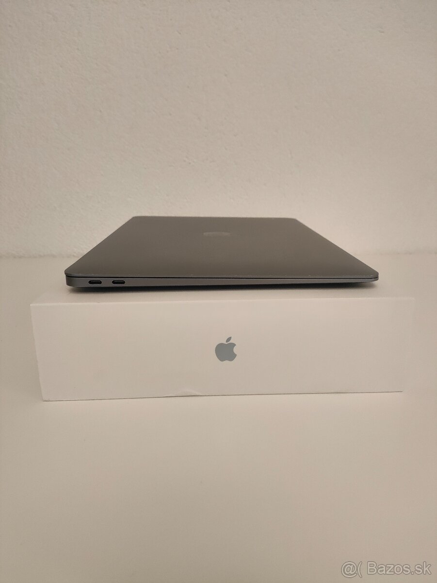 MacBook Air 2020 | i7 • 8GB • 256GB SSD - 8