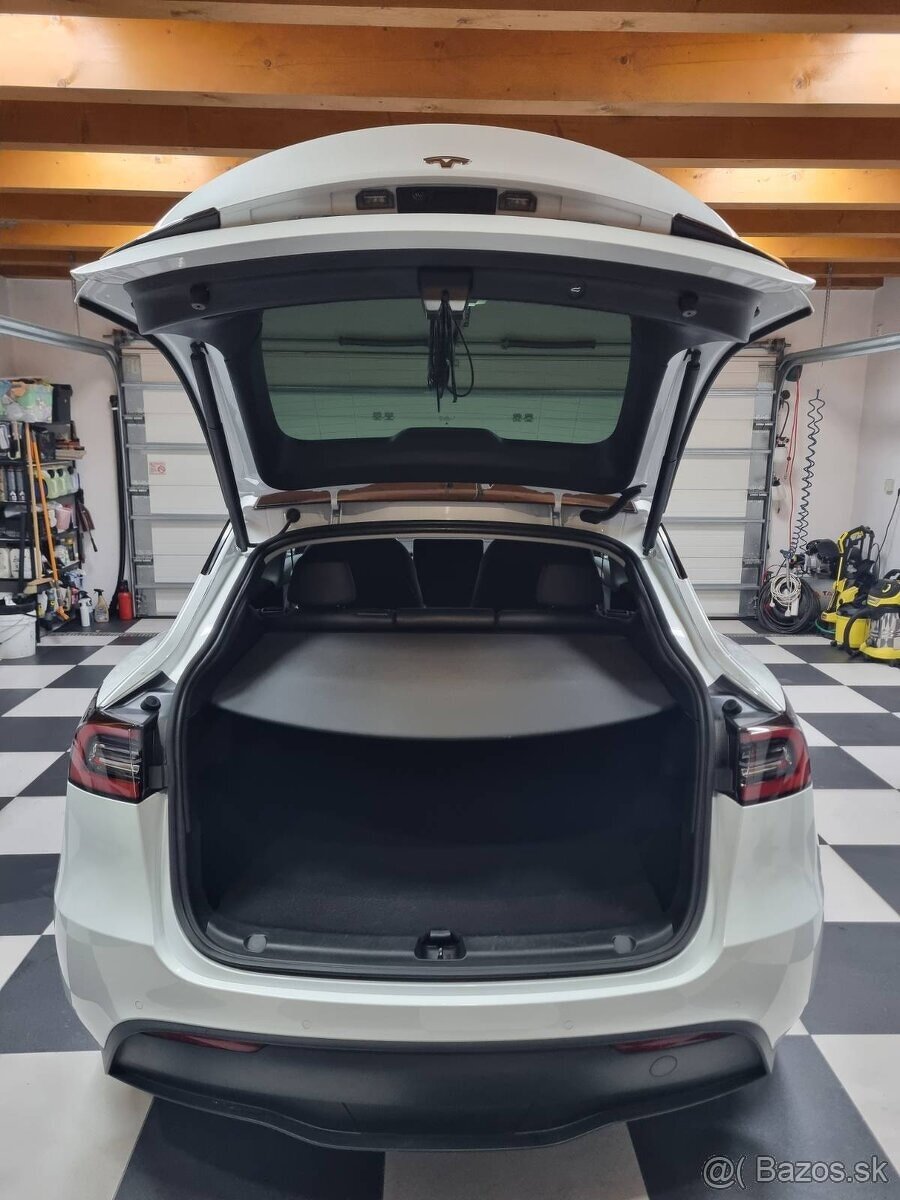 Tesla Model Y Long Range AWD Berlin - 8