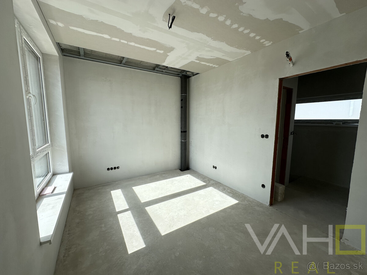 Exkluzívny 5-izbový rodinný dom s garážou a terasou – Biely - 8