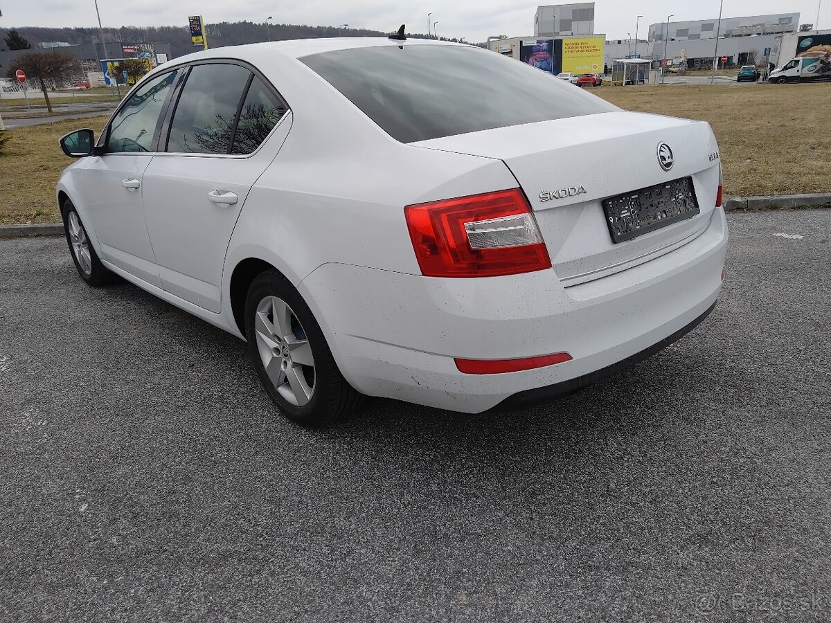 Octavia 1.6 TDI sedan perleť NAVI Vyhrev vzadu - 8