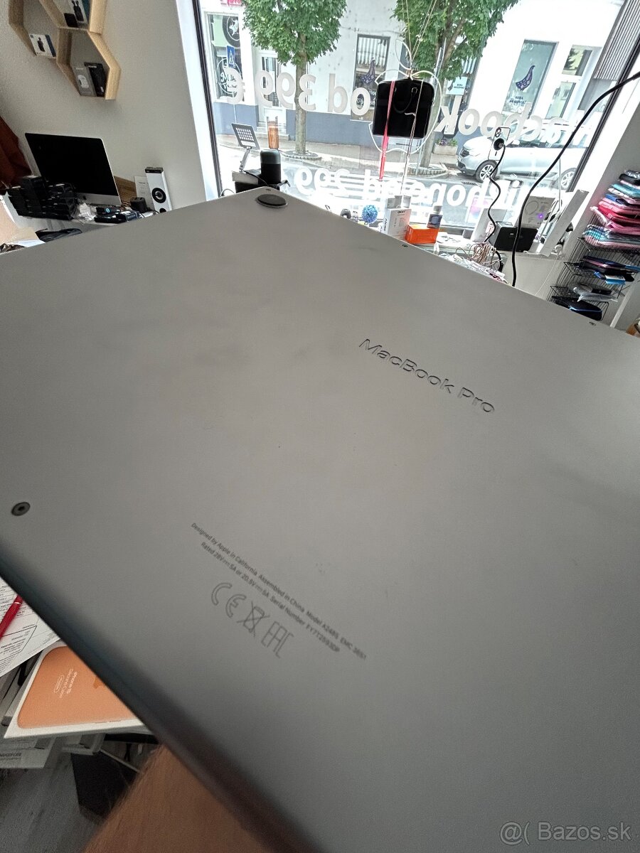 Apple Macbook Pro M1 Max 16” 64gb ram 2TB ssd - 8