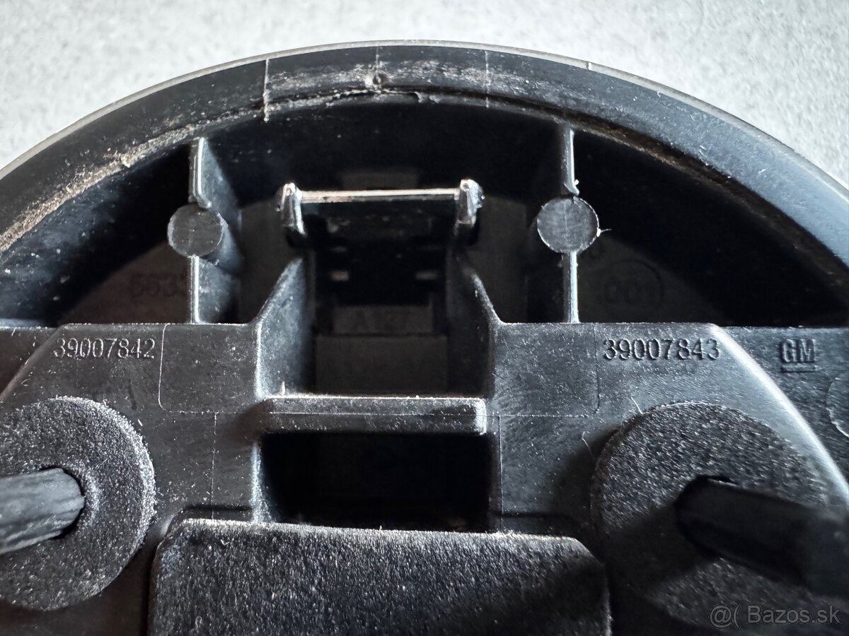 Emblém piatých dverí s logom Opel / Systém otvárania kufru - 8