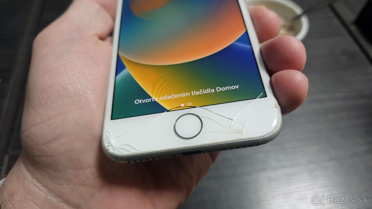 Apple iPhone 8 - na diely, alebo opravu - 8