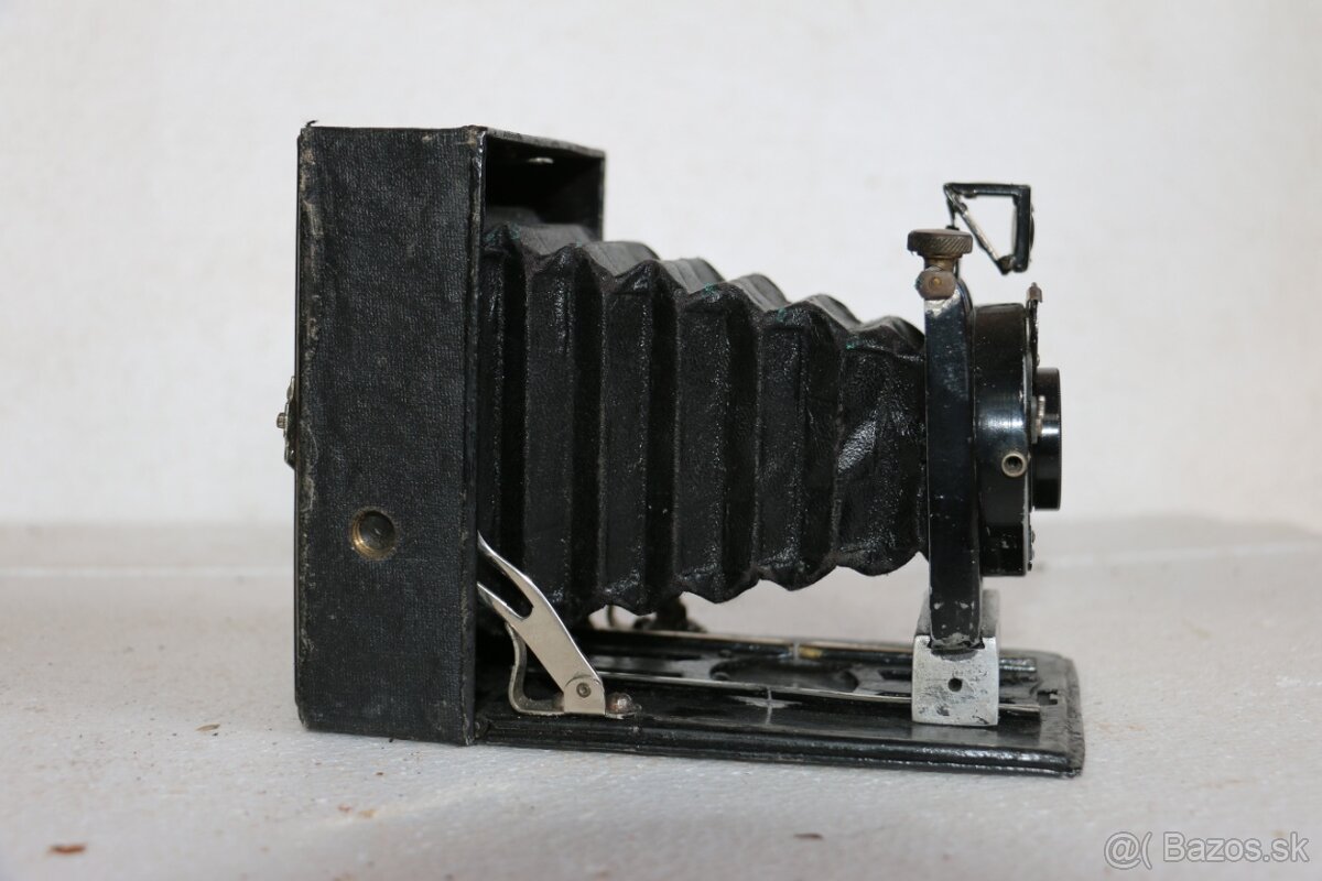 Starý mechový fotoaparát - 8