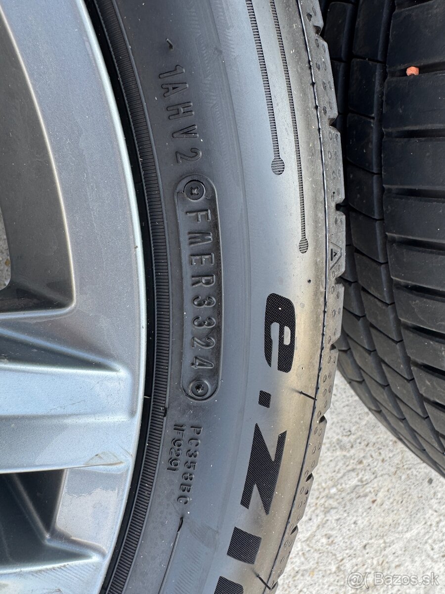 VW Sebring R-line R18 5x112 s letne pneu 215/50 R18 - 8