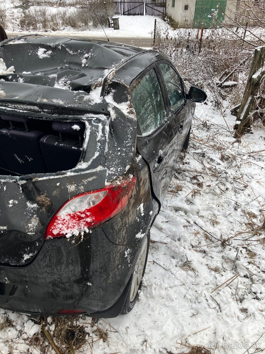 Mazda 2 po nehode - 8