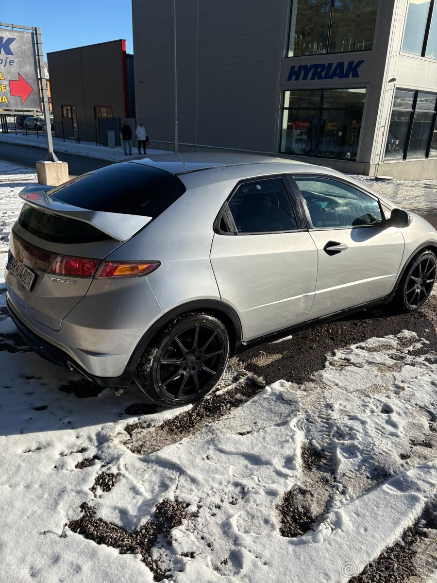 Honda Civic 1.8 i-VTEC 2007 Brezno - 8