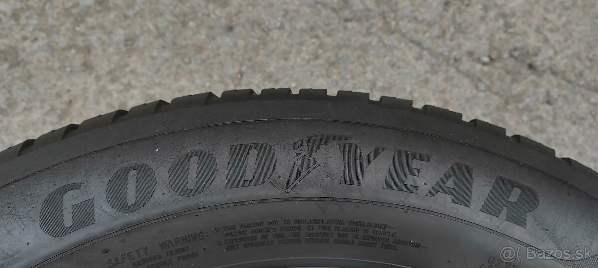 Predám celoročne pneu Goodyear 215/60 r17 - 8